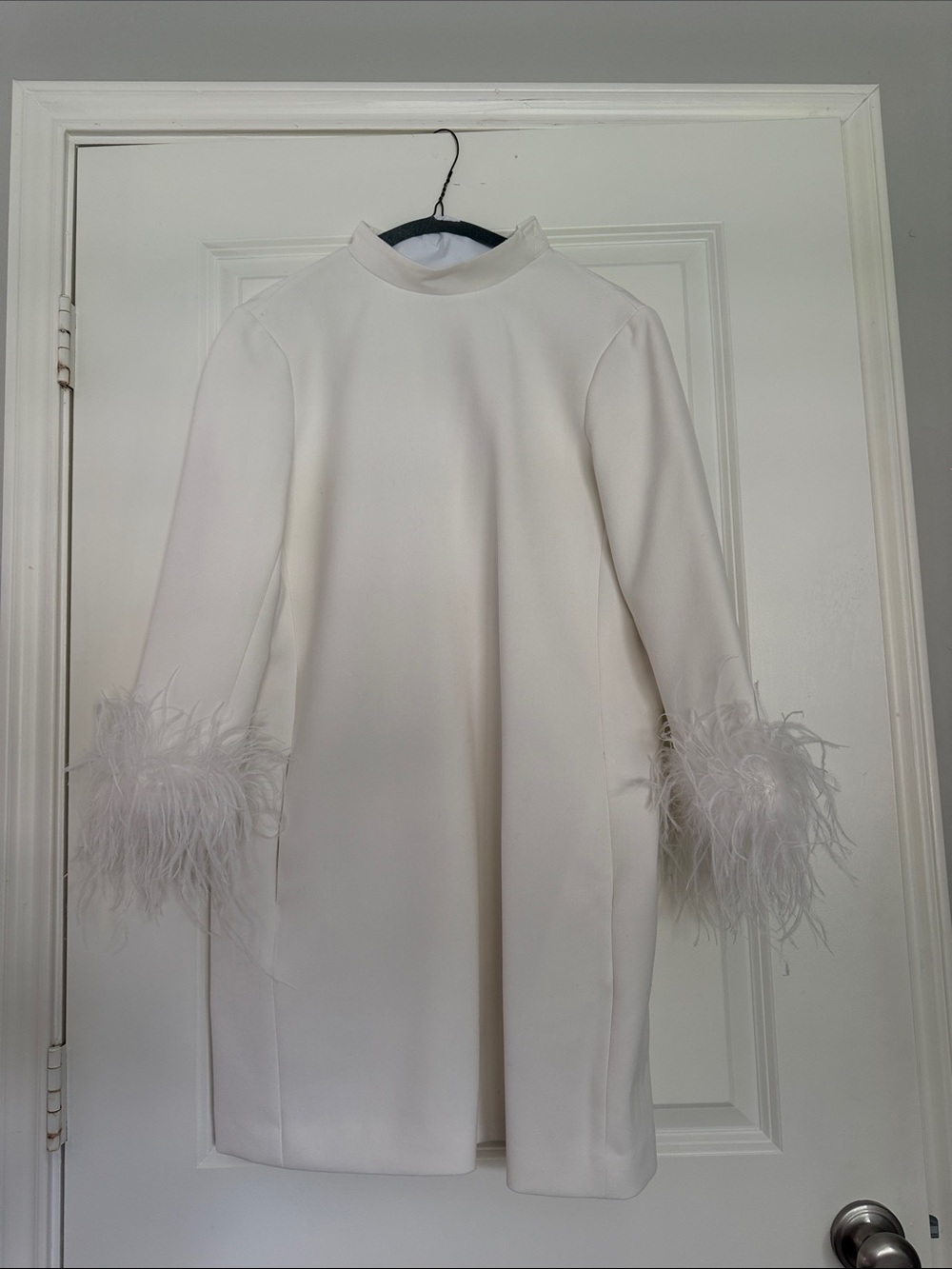 TUCKERNUCK White Feather Mod Ellie Dress Size Medium